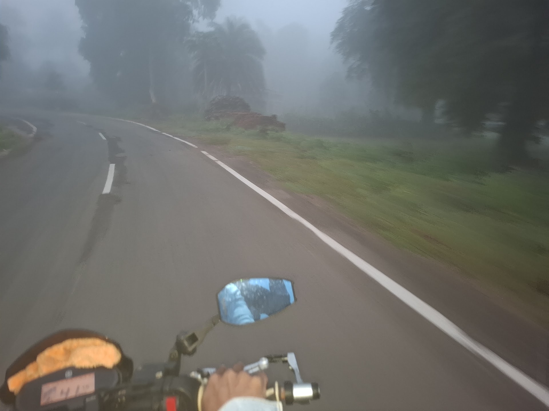 Foggy Yamaha FZ Ride POV - Serango Ghats at Dawn