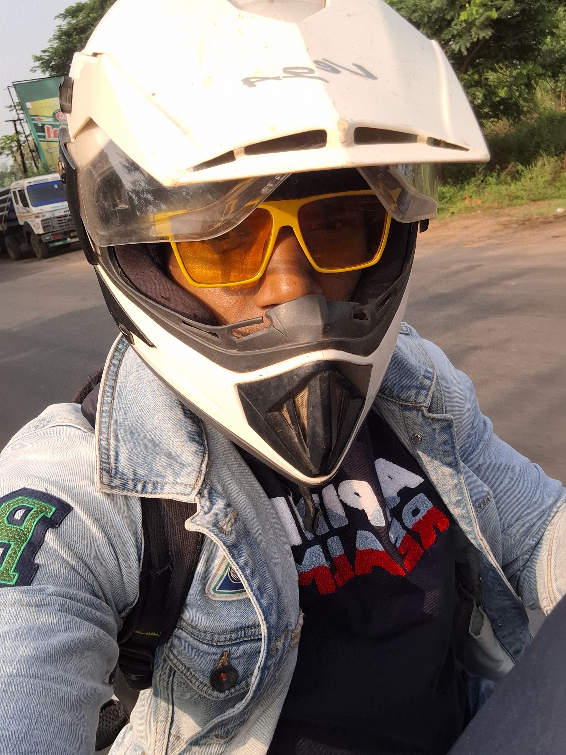 LUSANKHWAISH - Rider Helmet Selfie entering Rayagada